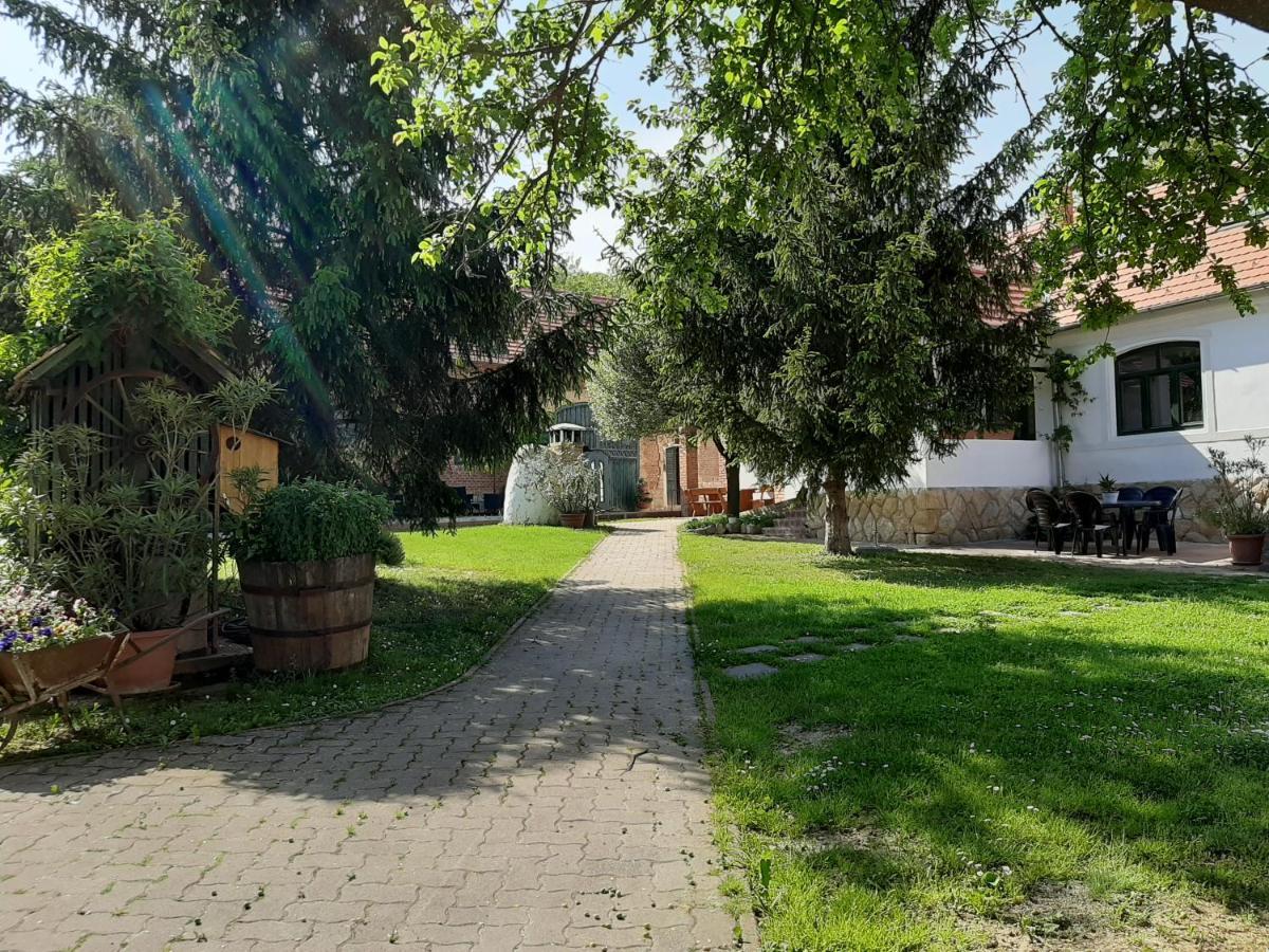 Natura Panzio&Apartmanhaz Orfű Exteriör bild